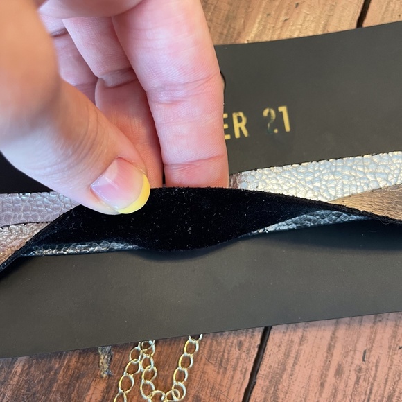 🌵Cracked Metallic Choker Set - Picture 7 of 7